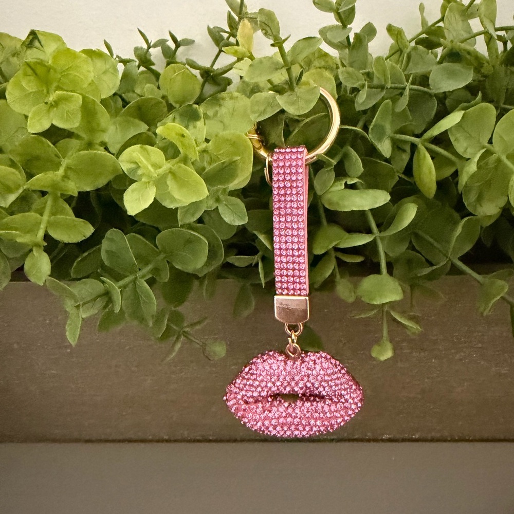 Pink Rhinestone Lip Keychain / Bag Charm - Picture 4 of 4